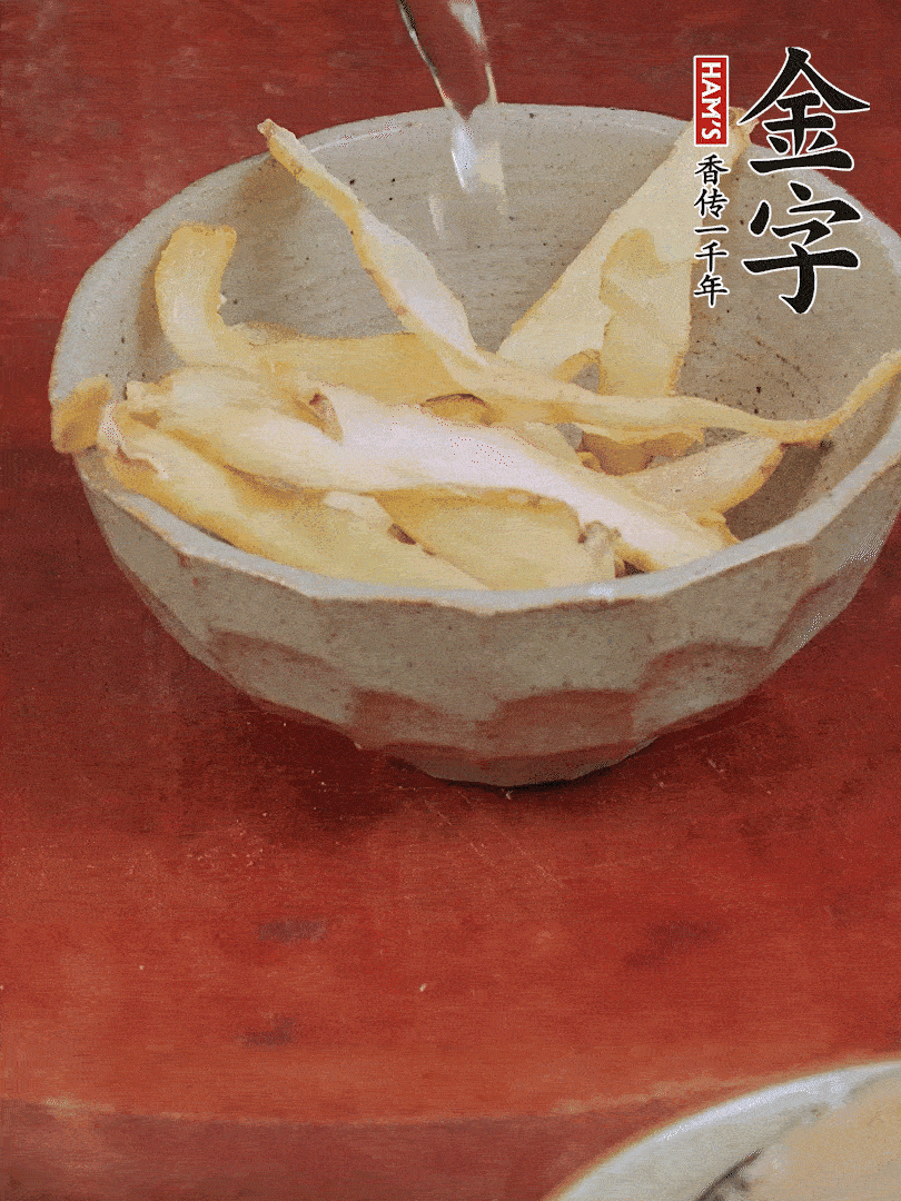玉竹、花菇分別清水泡發(fā)。