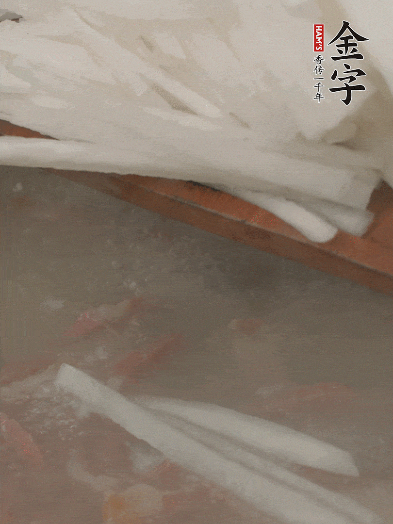 放蘿卜絲，燉5分鐘。