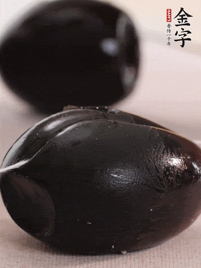 娃娃菜金針菇去跟洗凈，皮蛋改刀。
