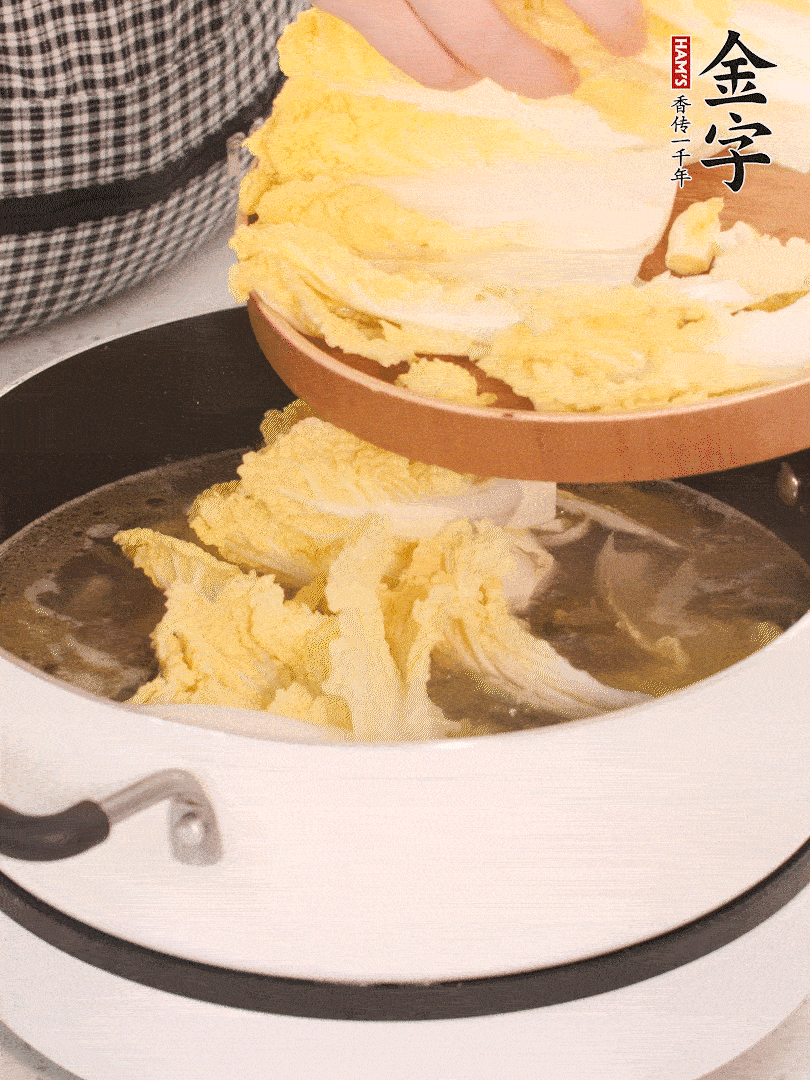 放入娃娃菜、金針菇再燉煮5分鐘。