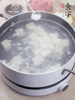 金字火腿上方120g切薄片。