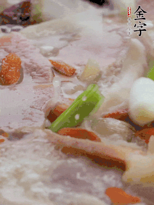 最后下枸杞、蒜白。