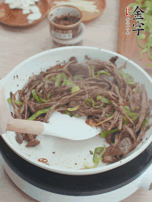 少許鹽調(diào)味。