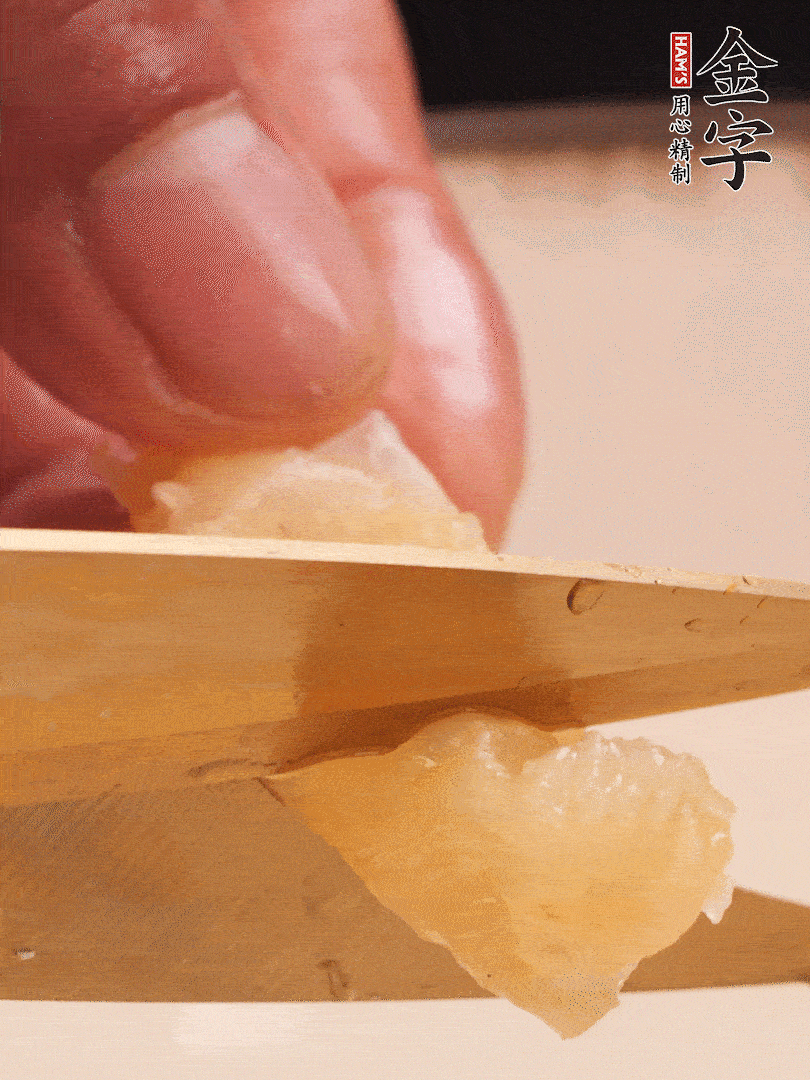 取出放入清水中，清洗表面，再剪成小段