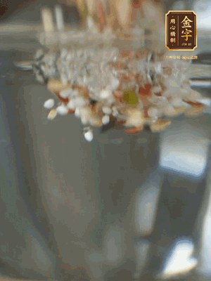 雜糧提前浸泡6小時(shí)，洗凈后下砂鍋